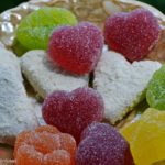 Разноцветный мармелад и печенье