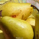 Ноябрьские груши крупным планом
