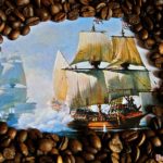 На фото - картинка с парусниками в обрамлении кофейных зёрен