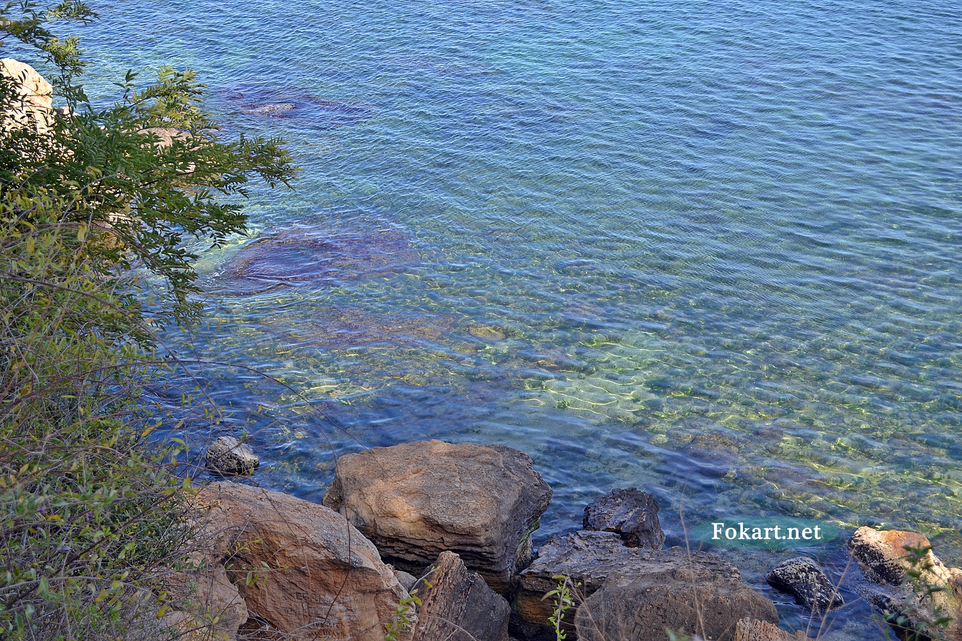 Прозрачная морская вода и большие скалистые камни, Одесса